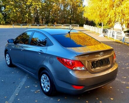 Серый Хендай Акцент, объемом двигателя 1.4 л и пробегом 60 тыс. км за 10000 $, фото 3 на Automoto.ua