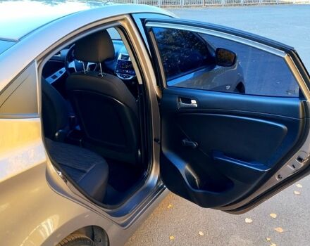 Серый Хендай Акцент, объемом двигателя 1.4 л и пробегом 60 тыс. км за 10000 $, фото 11 на Automoto.ua