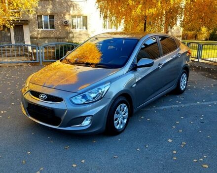 Серый Хендай Акцент, объемом двигателя 1.4 л и пробегом 60 тыс. км за 10000 $, фото 1 на Automoto.ua