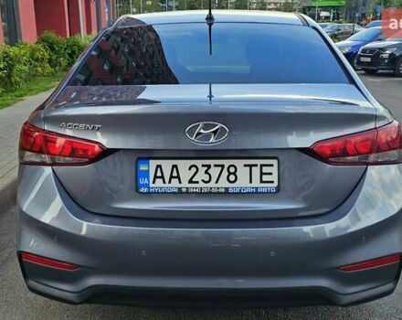 Сірий Хендай Акцент, об'ємом двигуна 1.37 л та пробігом 66 тис. км за 13700 $, фото 2 на Automoto.ua