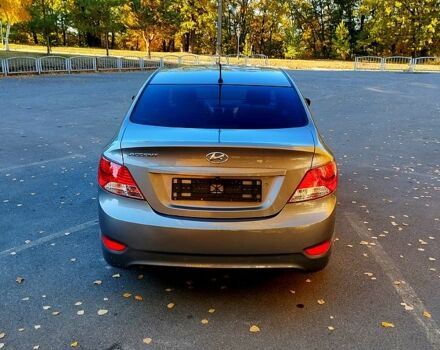 Серый Хендай Акцент, объемом двигателя 1.4 л и пробегом 60 тыс. км за 10000 $, фото 4 на Automoto.ua