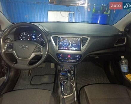 Серый Хендай Акцент, объемом двигателя 1.4 л и пробегом 140 тыс. км за 13800 $, фото 10 на Automoto.ua