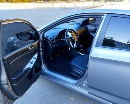 Серый Хендай Акцент, объемом двигателя 1.4 л и пробегом 60 тыс. км за 10000 $, фото 8 на Automoto.ua