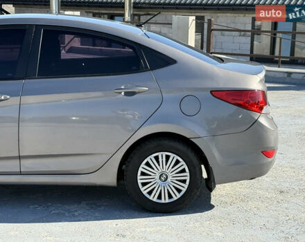 Серый Хендай Акцент, объемом двигателя 1.4 л и пробегом 214 тыс. км за 6950 $, фото 3 на Automoto.ua