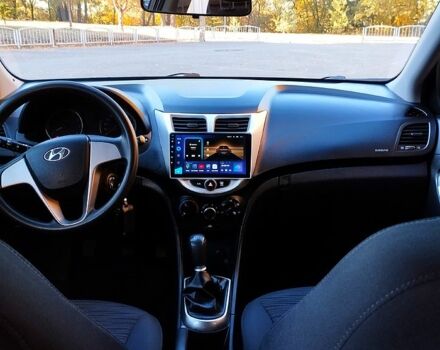 Серый Хендай Акцент, объемом двигателя 1.4 л и пробегом 60 тыс. км за 10000 $, фото 13 на Automoto.ua