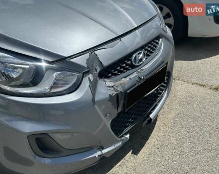Сірий Хендай Акцент, об'ємом двигуна 1.37 л та пробігом 306 тис. км за 5600 $, фото 3 на Automoto.ua