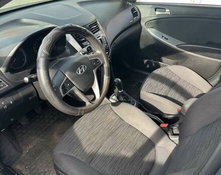 Сірий Хендай Акцент, об'ємом двигуна 1.37 л та пробігом 306 тис. км за 5600 $, фото 6 на Automoto.ua