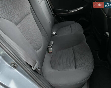 Сірий Хендай Акцент, об'ємом двигуна 1.37 л та пробігом 33 тис. км за 9800 $, фото 54 на Automoto.ua