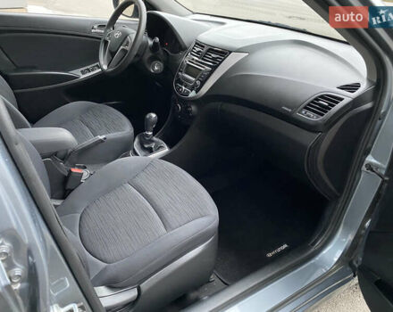 Сірий Хендай Акцент, об'ємом двигуна 1.37 л та пробігом 33 тис. км за 9800 $, фото 55 на Automoto.ua