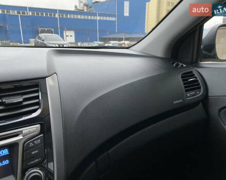 Сірий Хендай Акцент, об'ємом двигуна 1.37 л та пробігом 33 тис. км за 9800 $, фото 45 на Automoto.ua