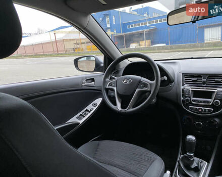 Сірий Хендай Акцент, об'ємом двигуна 1.37 л та пробігом 33 тис. км за 9800 $, фото 58 на Automoto.ua