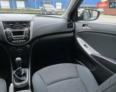 Сірий Хендай Акцент, об'ємом двигуна 1.37 л та пробігом 33 тис. км за 9800 $, фото 59 на Automoto.ua
