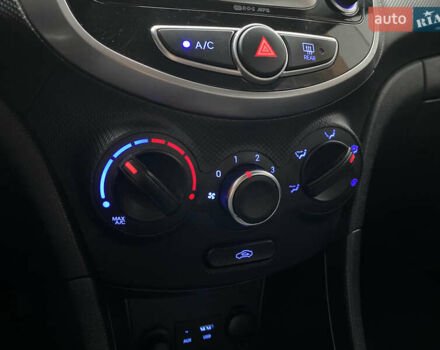 Сірий Хендай Акцент, об'ємом двигуна 1.37 л та пробігом 33 тис. км за 9800 $, фото 46 на Automoto.ua