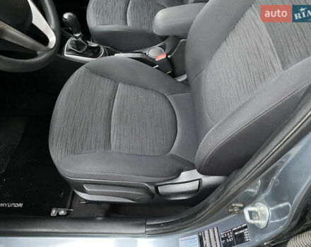 Сірий Хендай Акцент, об'ємом двигуна 1.37 л та пробігом 33 тис. км за 9800 $, фото 33 на Automoto.ua