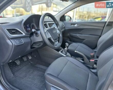 Серый Хендай Акцент, объемом двигателя 1.37 л и пробегом 63 тыс. км за 11900 $, фото 10 на Automoto.ua