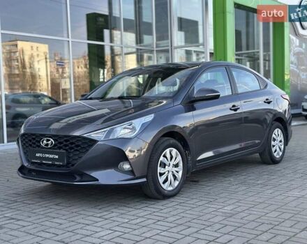 Серый Хендай Акцент, объемом двигателя 1.37 л и пробегом 63 тыс. км за 11900 $, фото 7 на Automoto.ua