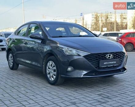 Серый Хендай Акцент, объемом двигателя 1.37 л и пробегом 63 тыс. км за 11900 $, фото 5 на Automoto.ua