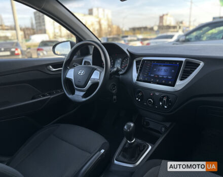 Сірий Хендай Акцент, об'ємом двигуна 1.4 л та пробігом 63 тис. км за 11900 $, фото 16 на Automoto.ua