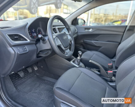 Сірий Хендай Акцент, об'ємом двигуна 1.4 л та пробігом 63 тис. км за 11900 $, фото 11 на Automoto.ua