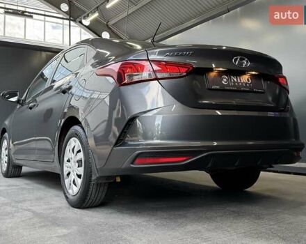 Сірий Хендай Акцент, об'ємом двигуна 1.4 л та пробігом 65 тис. км за 14500 $, фото 17 на Automoto.ua