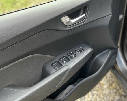 Серый Хендай Акцент, объемом двигателя 1.4 л и пробегом 52 тыс. км за 11400 $, фото 6 на Automoto.ua