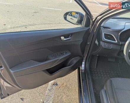 Серый Хендай Акцент, объемом двигателя 1.37 л и пробегом 43 тыс. км за 13500 $, фото 9 на Automoto.ua