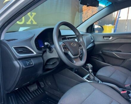 Серый Хендай Акцент, объемом двигателя 1.6 л и пробегом 100 тыс. км за 12200 $, фото 4 на Automoto.ua