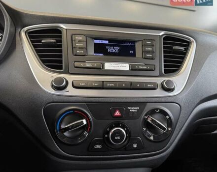 Сірий Хендай Акцент, об'ємом двигуна 1.4 л та пробігом 65 тис. км за 14500 $, фото 23 на Automoto.ua