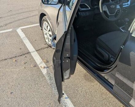 Серый Хендай Акцент, объемом двигателя 1.37 л и пробегом 43 тыс. км за 13500 $, фото 4 на Automoto.ua