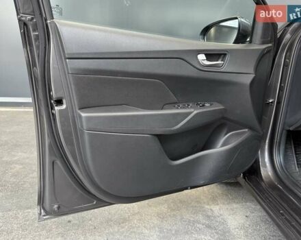 Сірий Хендай Акцент, об'ємом двигуна 1.4 л та пробігом 65 тис. км за 14500 $, фото 28 на Automoto.ua