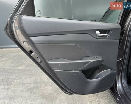 Сірий Хендай Акцент, об'ємом двигуна 1.4 л та пробігом 65 тис. км за 14500 $, фото 30 на Automoto.ua