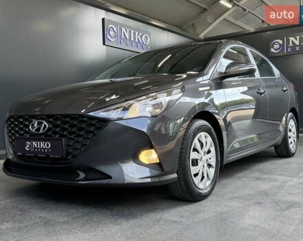 Сірий Хендай Акцент, об'ємом двигуна 1.4 л та пробігом 65 тис. км за 14500 $, фото 3 на Automoto.ua