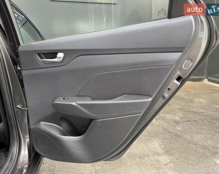 Сірий Хендай Акцент, об'ємом двигуна 1.4 л та пробігом 65 тис. км за 14500 $, фото 31 на Automoto.ua