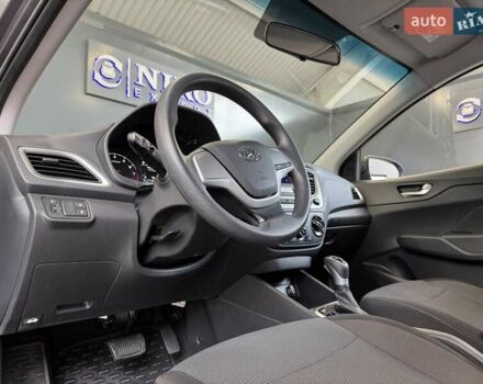 Сірий Хендай Акцент, об'ємом двигуна 1.4 л та пробігом 65 тис. км за 14500 $, фото 19 на Automoto.ua