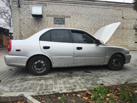 Серый Хендай Акцент, объемом двигателя 1.6 л и пробегом 480 тыс. км за 1200 $, фото 1 на Automoto.ua