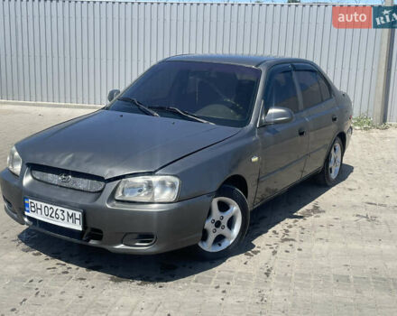 Сірий Хендай Акцент, об'ємом двигуна 1.6 л та пробігом 200 тис. км за 1350 $, фото 1 на Automoto.ua