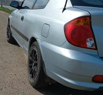 Серый Хендай Акцент, объемом двигателя 1.3 л и пробегом 220 тыс. км за 3000 $, фото 1 на Automoto.ua