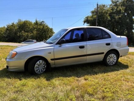 Серый Хендай Акцент, объемом двигателя 1.3 л и пробегом 300 тыс. км за 2800 $, фото 1 на Automoto.ua