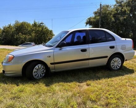 Серый Хендай Акцент, объемом двигателя 1.3 л и пробегом 300 тыс. км за 2800 $, фото 1 на Automoto.ua