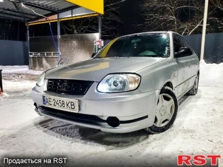 Серый Хендай Акцент, объемом двигателя 1.5 л и пробегом 355 тыс. км за 2900 $, фото 1 на Automoto.ua