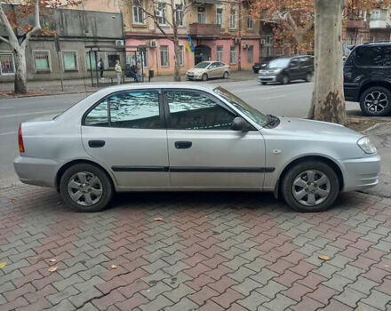 Серый Хендай Акцент, объемом двигателя 1.5 л и пробегом 170 тыс. км за 3000 $, фото 1 на Automoto.ua