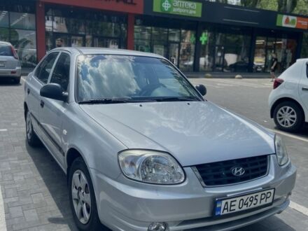 Серый Хендай Акцент, объемом двигателя 1.5 л и пробегом 149 тыс. км за 3800 $, фото 1 на Automoto.ua