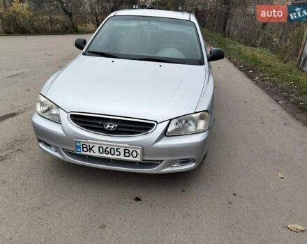 Серый Хендай Акцент, объемом двигателя 1.5 л и пробегом 218 тыс. км за 3250 $, фото 1 на Automoto.ua