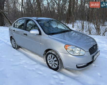 Серый Хендай Акцент, объемом двигателя 1.4 л и пробегом 317 тыс. км за 3850 $, фото 1 на Automoto.ua