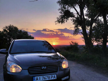 Серый Хендай Акцент, объемом двигателя 1.5 л и пробегом 250 тыс. км за 4200 $, фото 1 на Automoto.ua