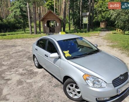 Сірий Хендай Акцент, об'ємом двигуна 1.4 л та пробігом 299 тис. км за 4800 $, фото 1 на Automoto.ua