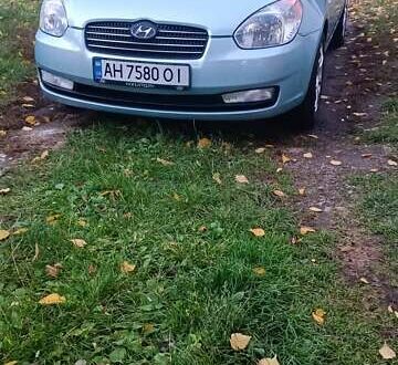 Серый Хендай Акцент, объемом двигателя 1.4 л и пробегом 266 тыс. км за 5000 $, фото 1 на Automoto.ua