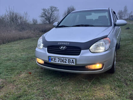 Сірий Хендай Акцент, об'ємом двигуна 1.6 л та пробігом 251 тис. км за 4799 $, фото 1 на Automoto.ua