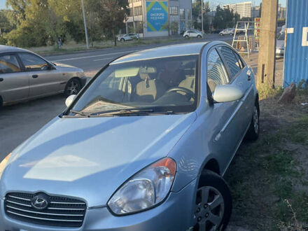 Серый Хендай Акцент, объемом двигателя 1.39 л и пробегом 300 тыс. км за 3400 $, фото 1 на Automoto.ua