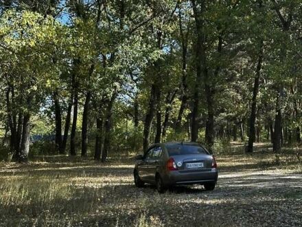Сірий Хендай Акцент, об'ємом двигуна 1.4 л та пробігом 250 тис. км за 5400 $, фото 1 на Automoto.ua
